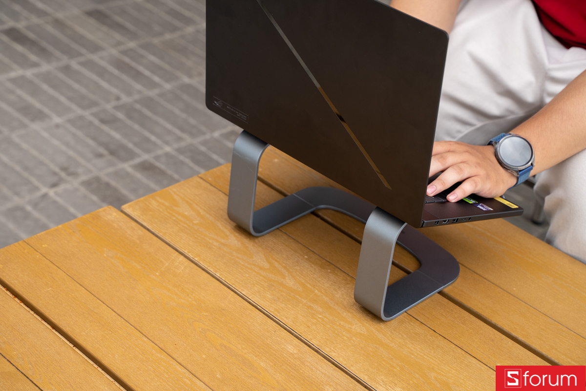 Trên tay HyperSpace Ergonomic Laptop Stand