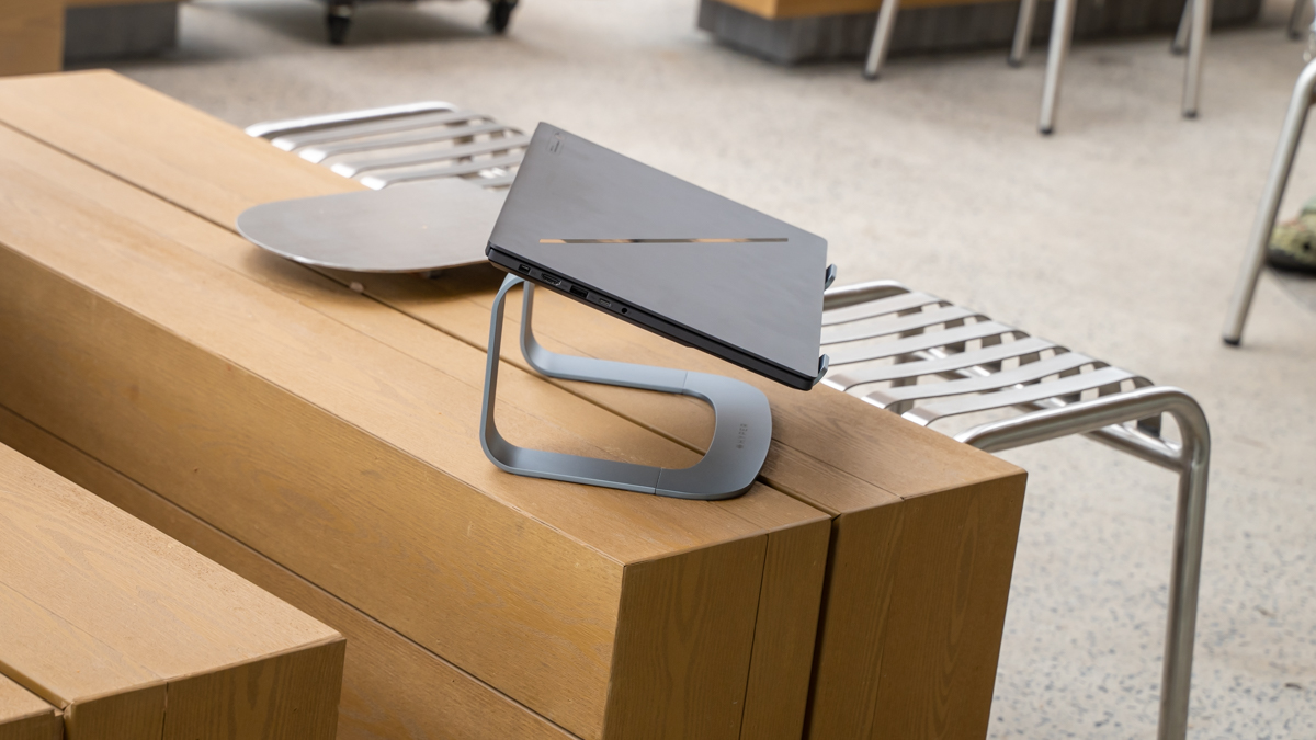 Trên tay HyperSpace Ergonomic Laptop Stand: Đẹp thanh lịch, kết cấu gọn nhẹ và cứng cáp, giá 872K Trên tay HyperSpace Ergonomic Laptop Stand: Đẹp thanh lịch, kết cấu gọn nhẹ và cứng cáp, giá 872K