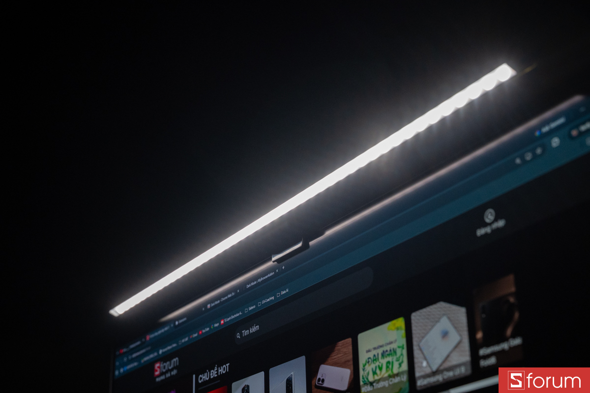 Đèn trắng trên HyperWork Monitor Lightbar LB01