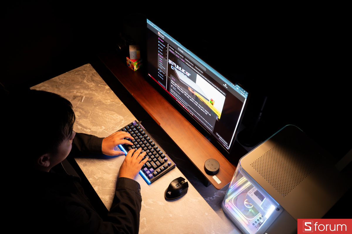 Đèn vàng trên HyperWork Monitor Lightbar LB01
