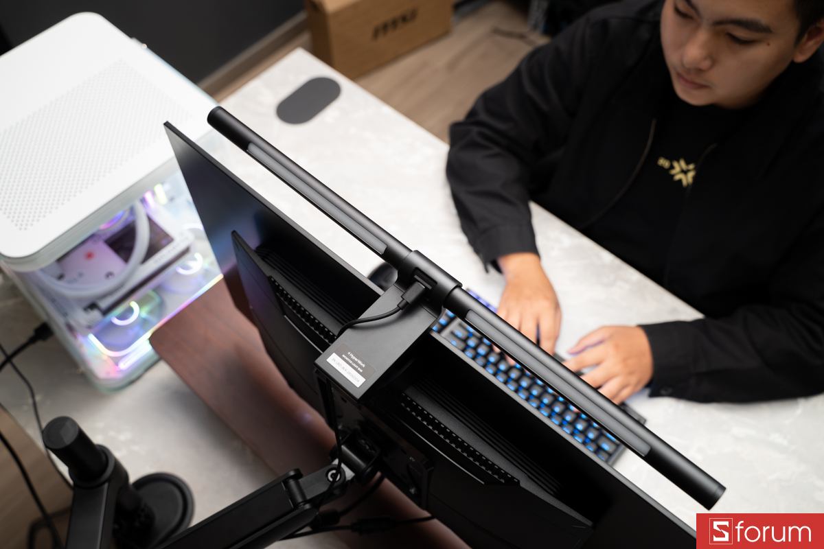 Trên tay HyperWork Monitor Lightbar LB01