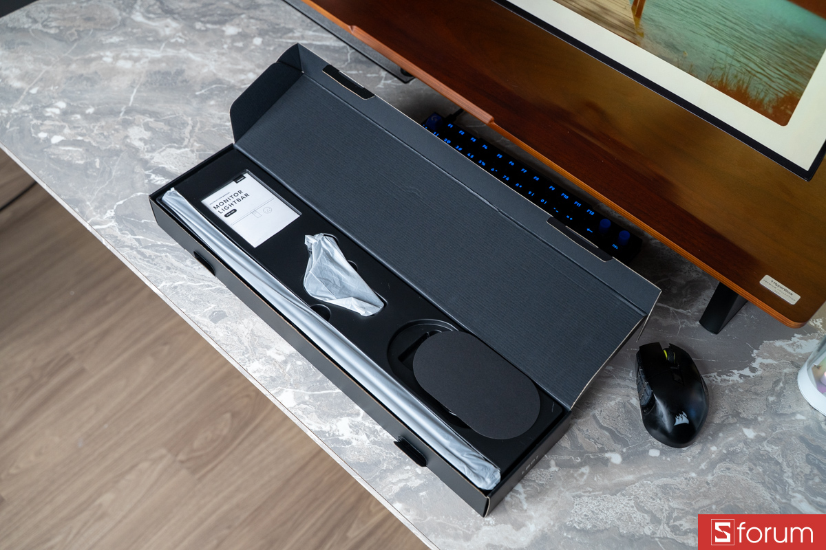 Mở hộp HyperWork Monitor Lightbar LB01
