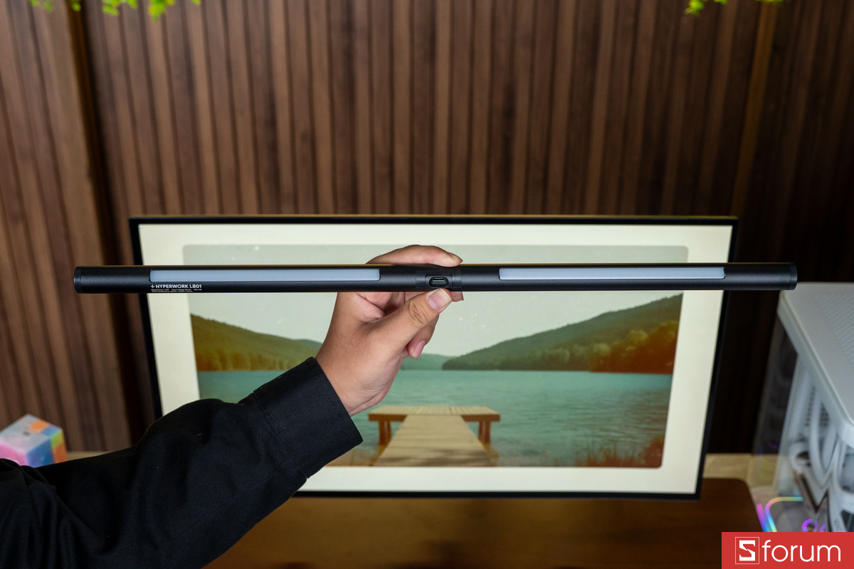 Ngoại hình HyperWork Monitor Lightbar LB01