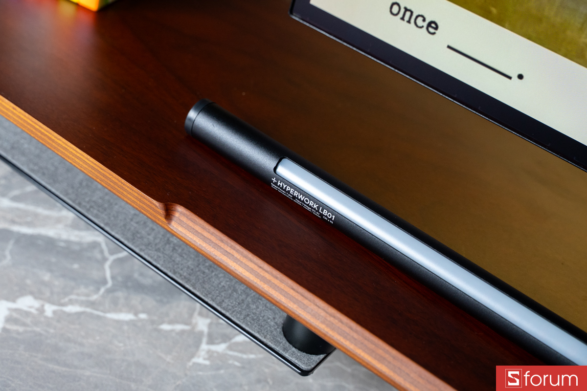 Ngoại hình HyperWork Monitor Lightbar LB01