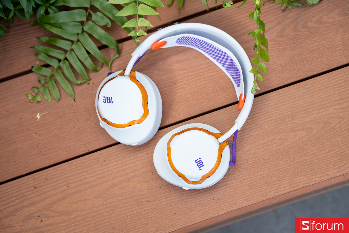 Trên tay JBL Quantum 650