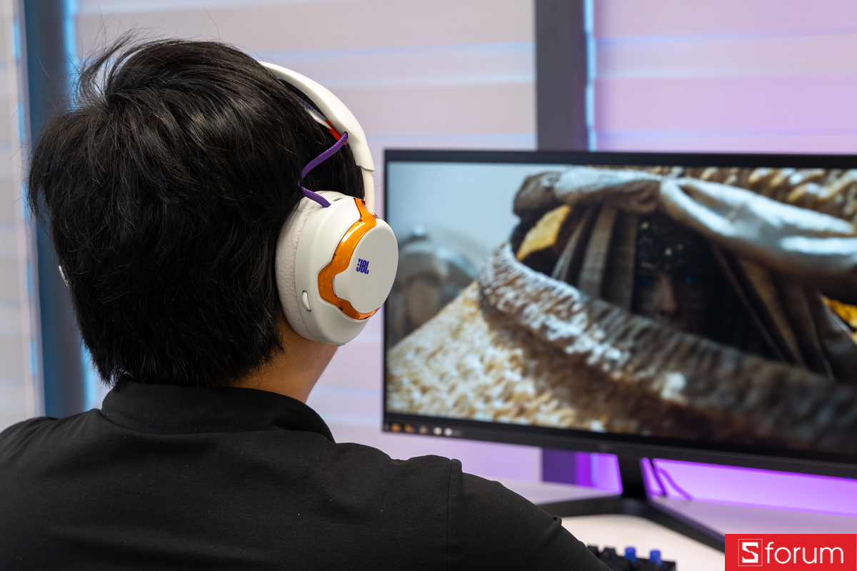 Giải trí cùng JBL Quantum 650