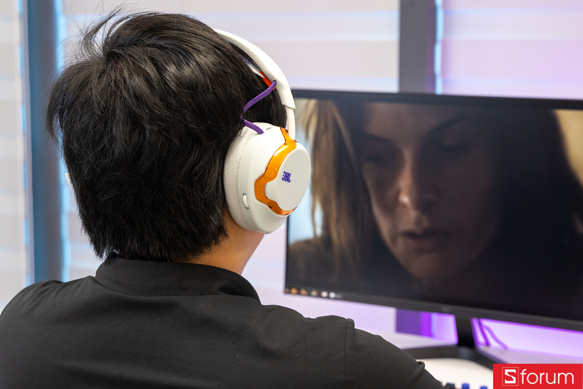 Giải trí cùng JBL Quantum 650