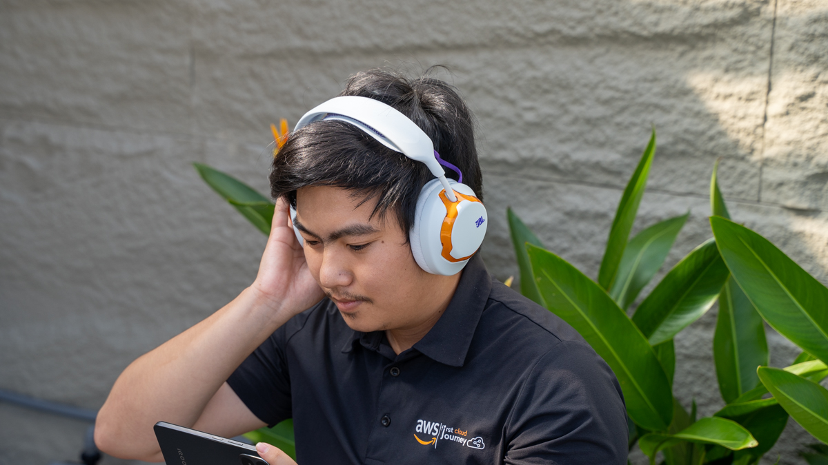Trên tay JBL Quantum 650: Tai nghe game thủ siêu ngầu, giả lập 7.1 "săn" địch cực chuẩn, giá 3.9 triệu