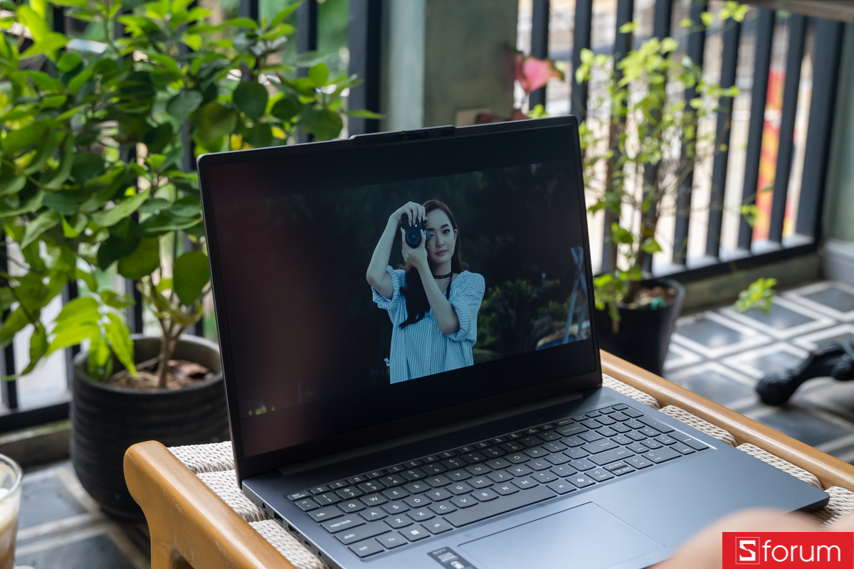 Độ sáng trên Lenovo IdeaPad Slim 3i 16IPH11