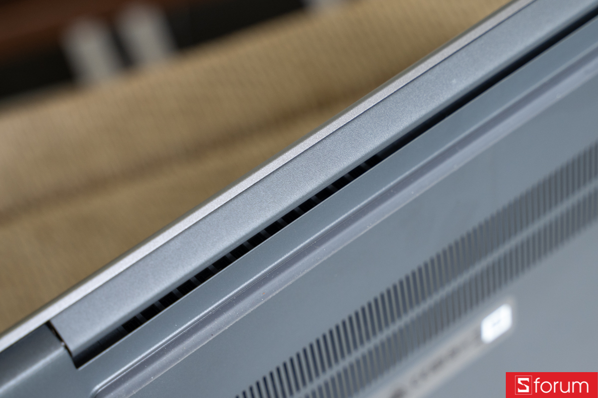 Khe thoát khí trên Lenovo IdeaPad Slim 3i 16IPH11