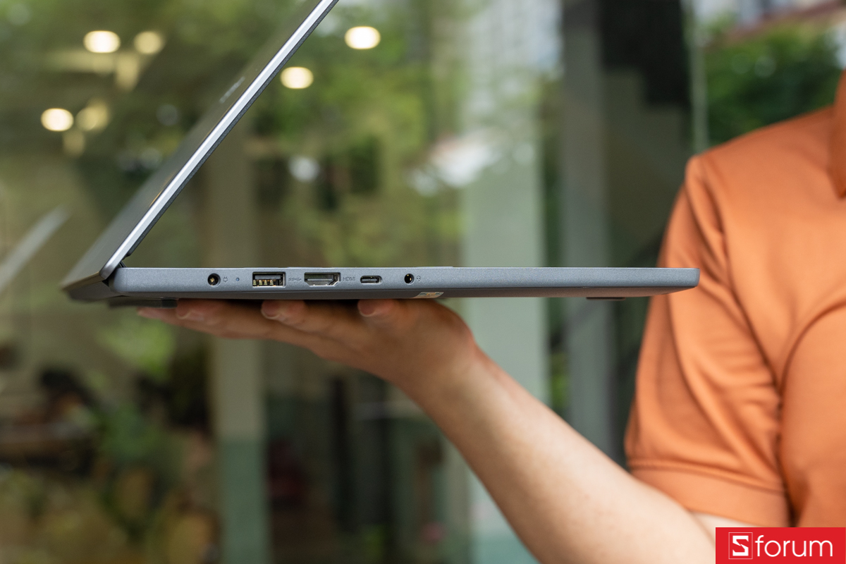 Cạnh trái trên Lenovo IdeaPad Slim 3i 16IPH11