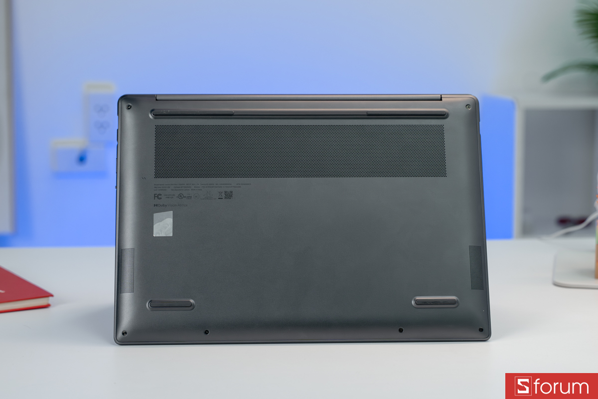 Mặt sau Lenovo IdeaPad Slim Pro 7