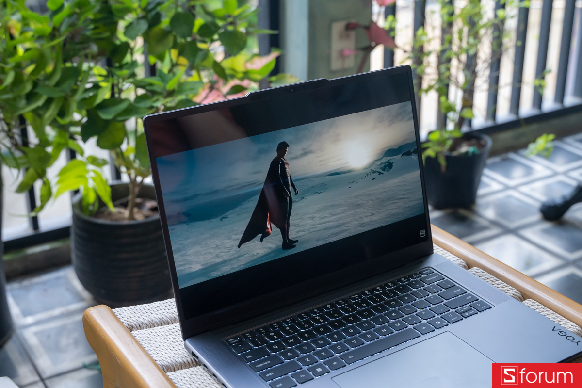 Khả năng hiển thị trên Lenovo Yoga Pro 7 15IPH11