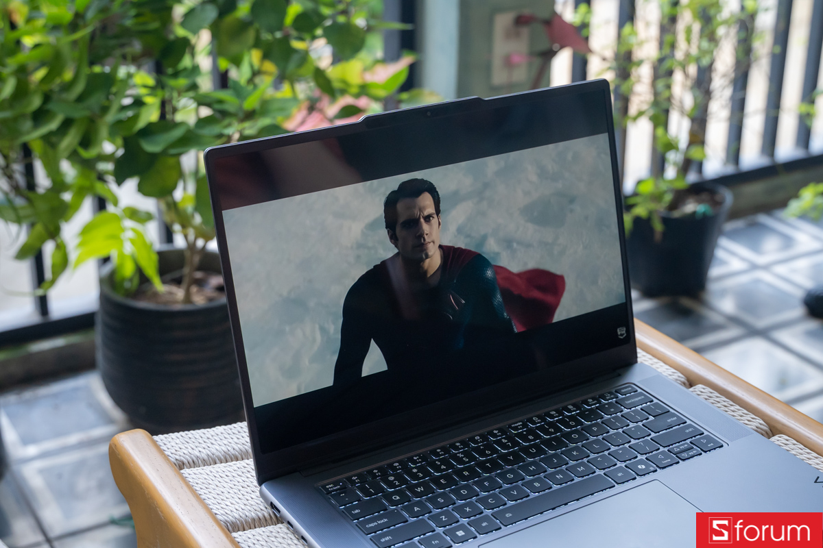Khả năng hiển thị trên Lenovo Yoga Pro 7 15IPH11