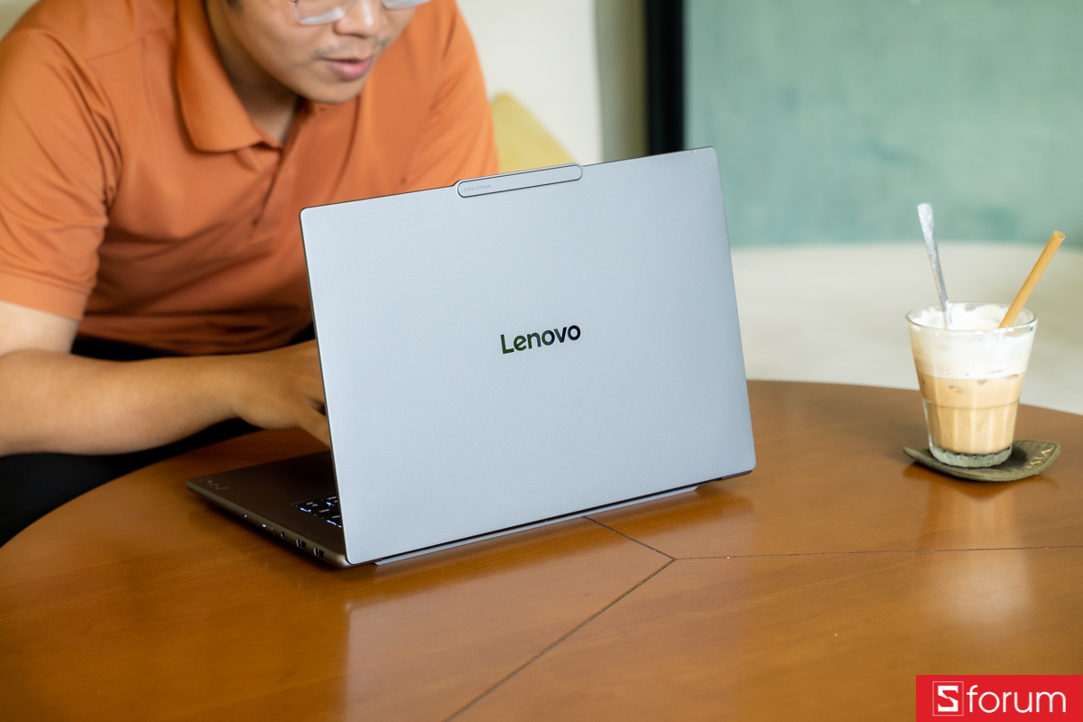 Ngoại hình Lenovo Yoga Pro 7 15IPH11