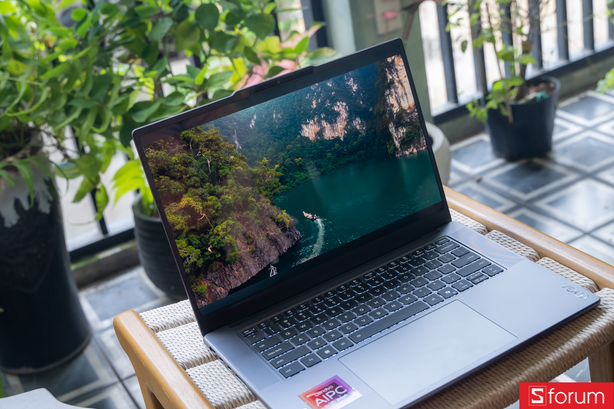 Khả năng hiển thị trên Lenovo Yoga Pro 7 15IPH11