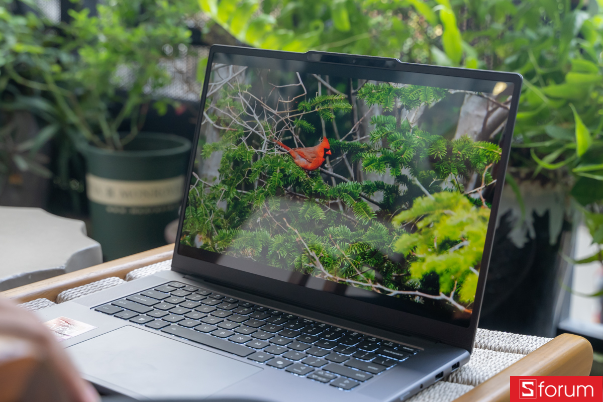 Độ sáng trên Lenovo Yoga Pro 7 15IPH11