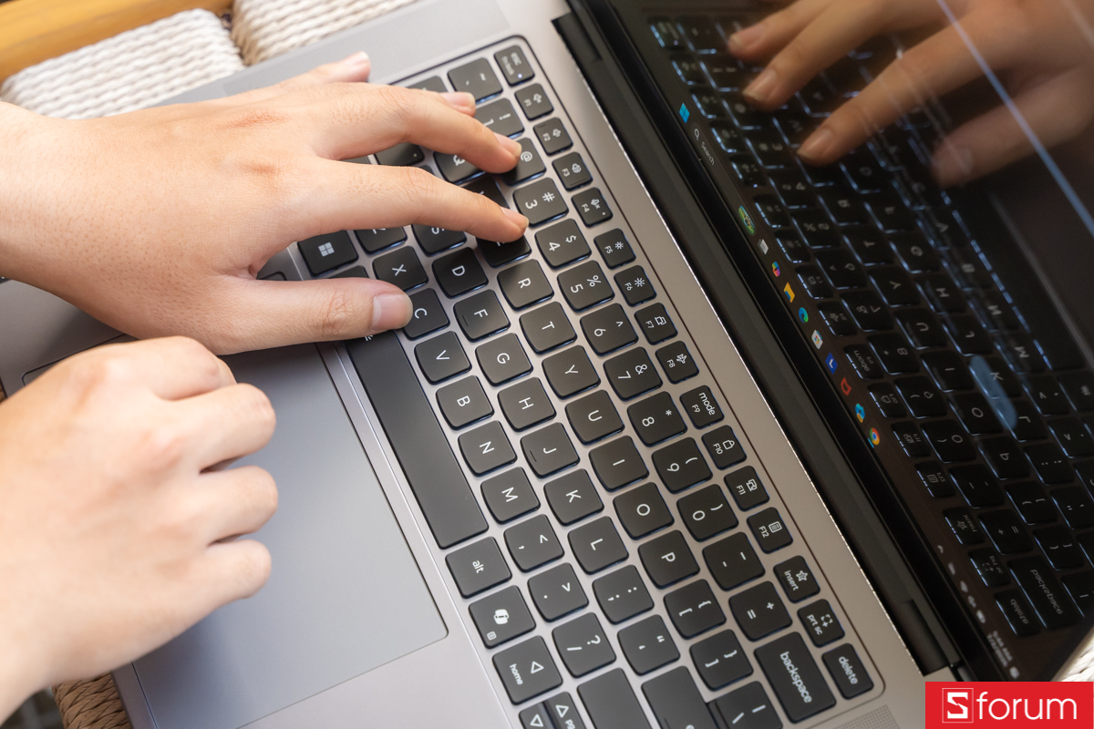 Trên tay Lenovo Yoga Pro 7 15IPH11
