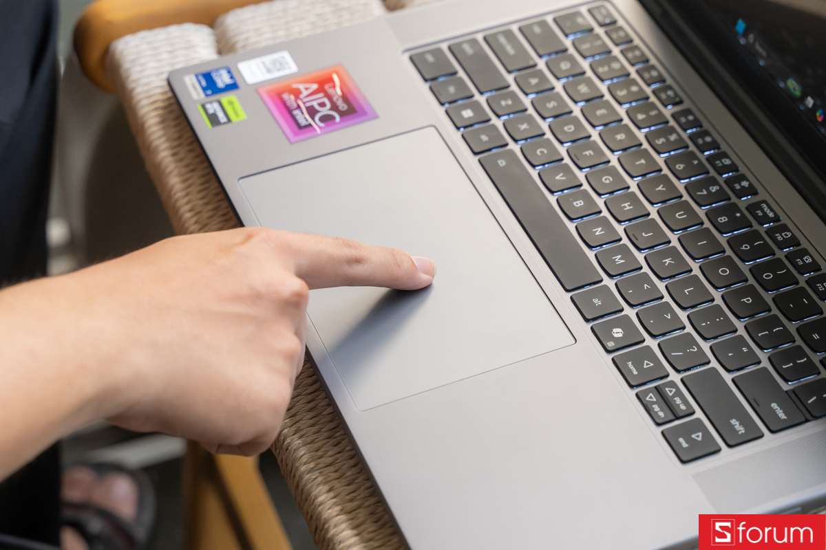 Trên tay Lenovo Yoga Pro 7 15IPH11
