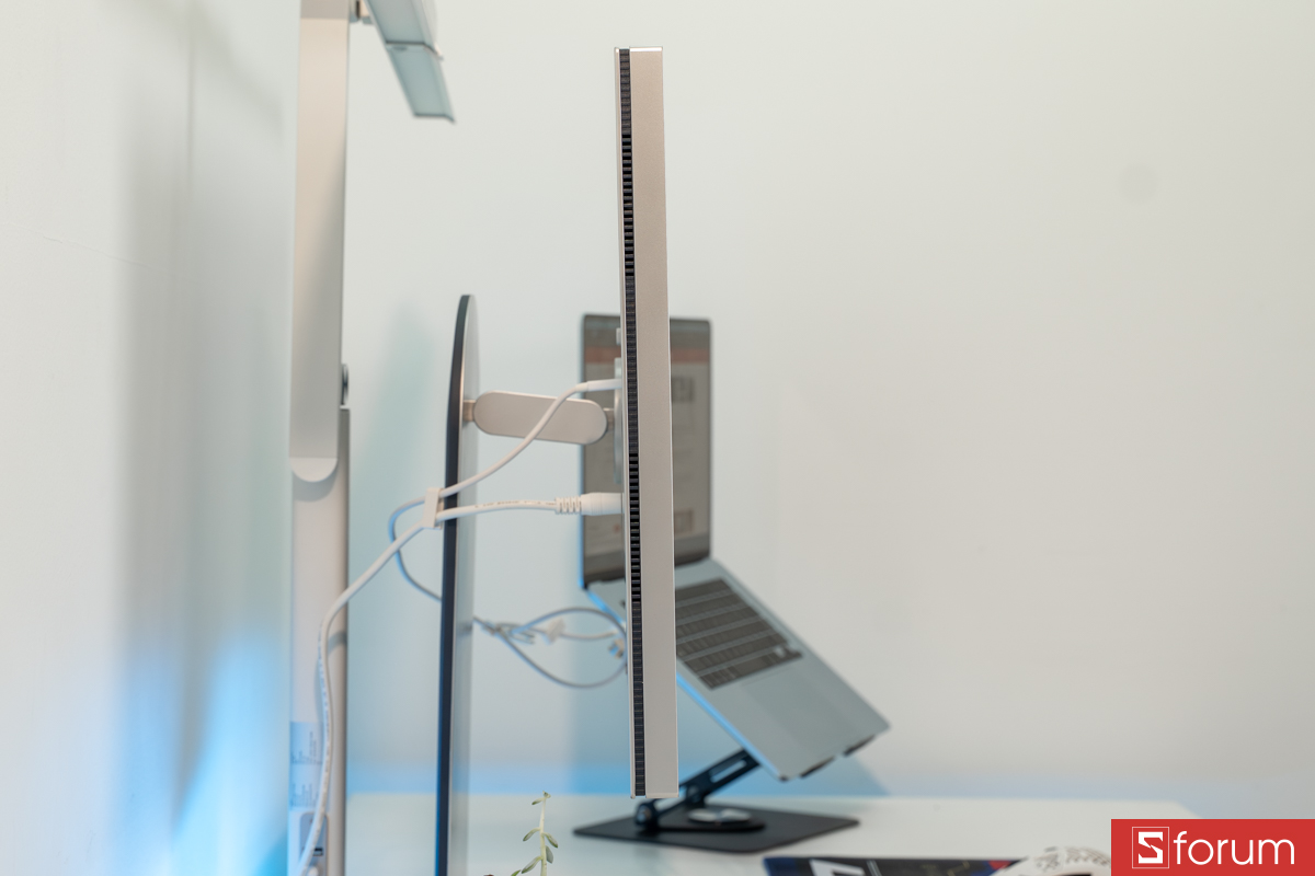 Đi dây sau màn LG UltraFine evo 32 inch