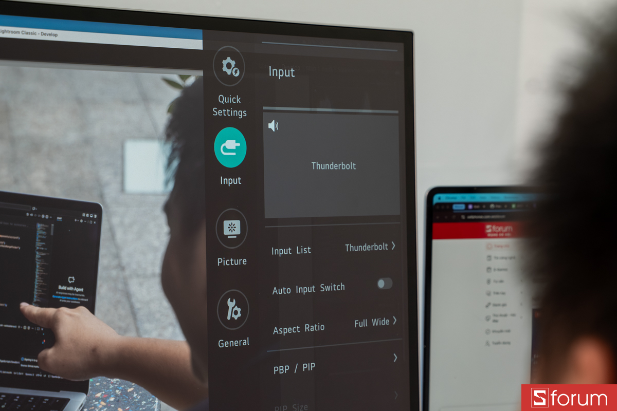 Đầu vào trên LG UltraFine evo 32 inch