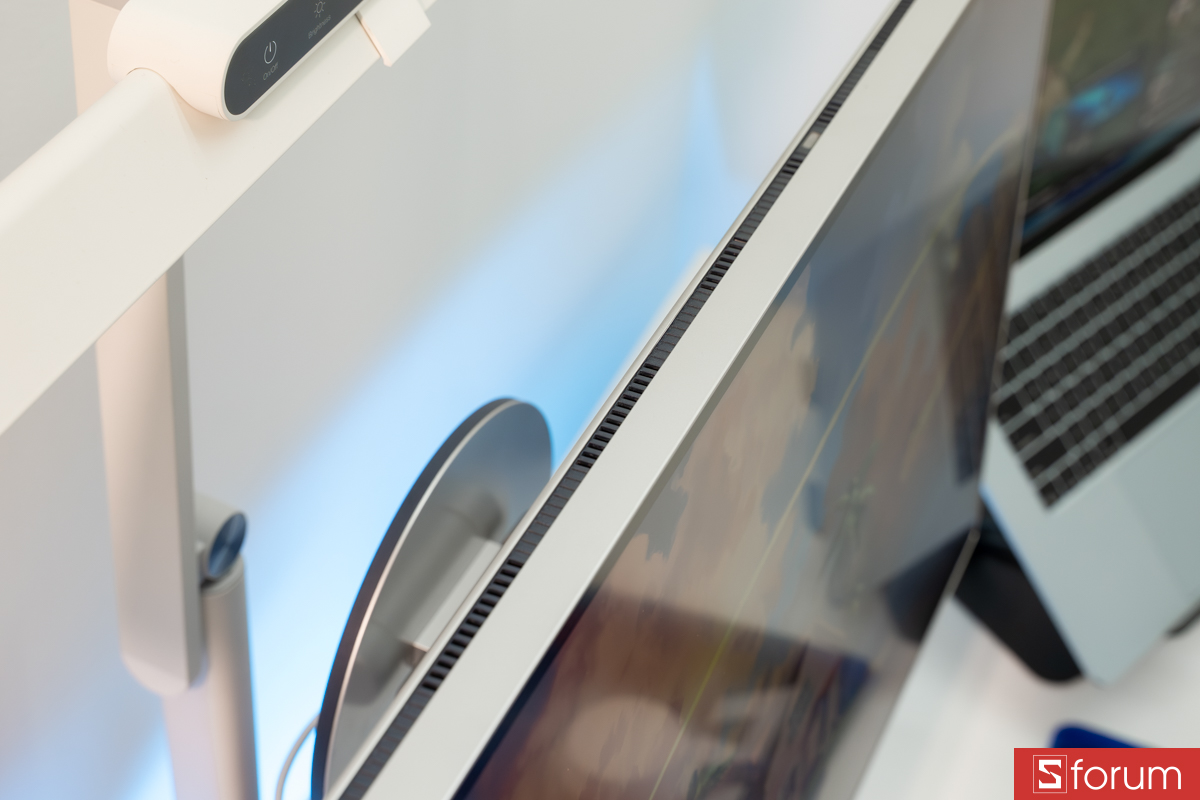 Khe thoát tản nhiệt LG UltraFine evo 32 inch