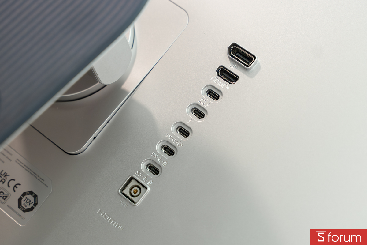 Cổng kết nối LG UltraFine evo 32 inch