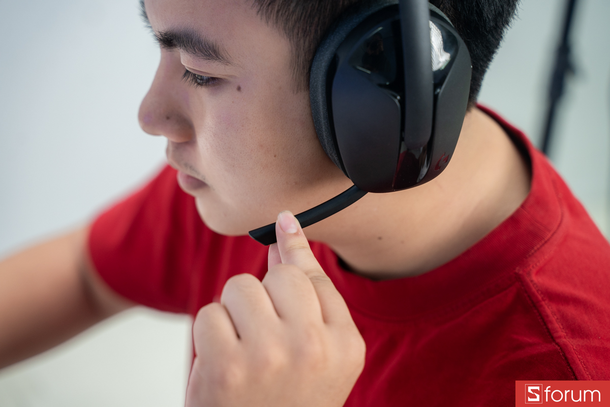 Micro gạt tiện lợi trên Logitech G321