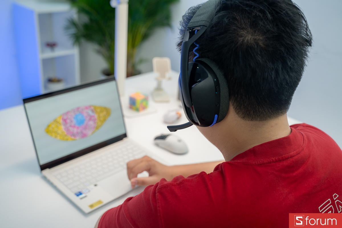 Pin cực trâu trên Logitech G321