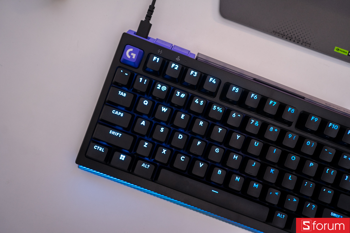 Mặt trước Logitech G512 X 75