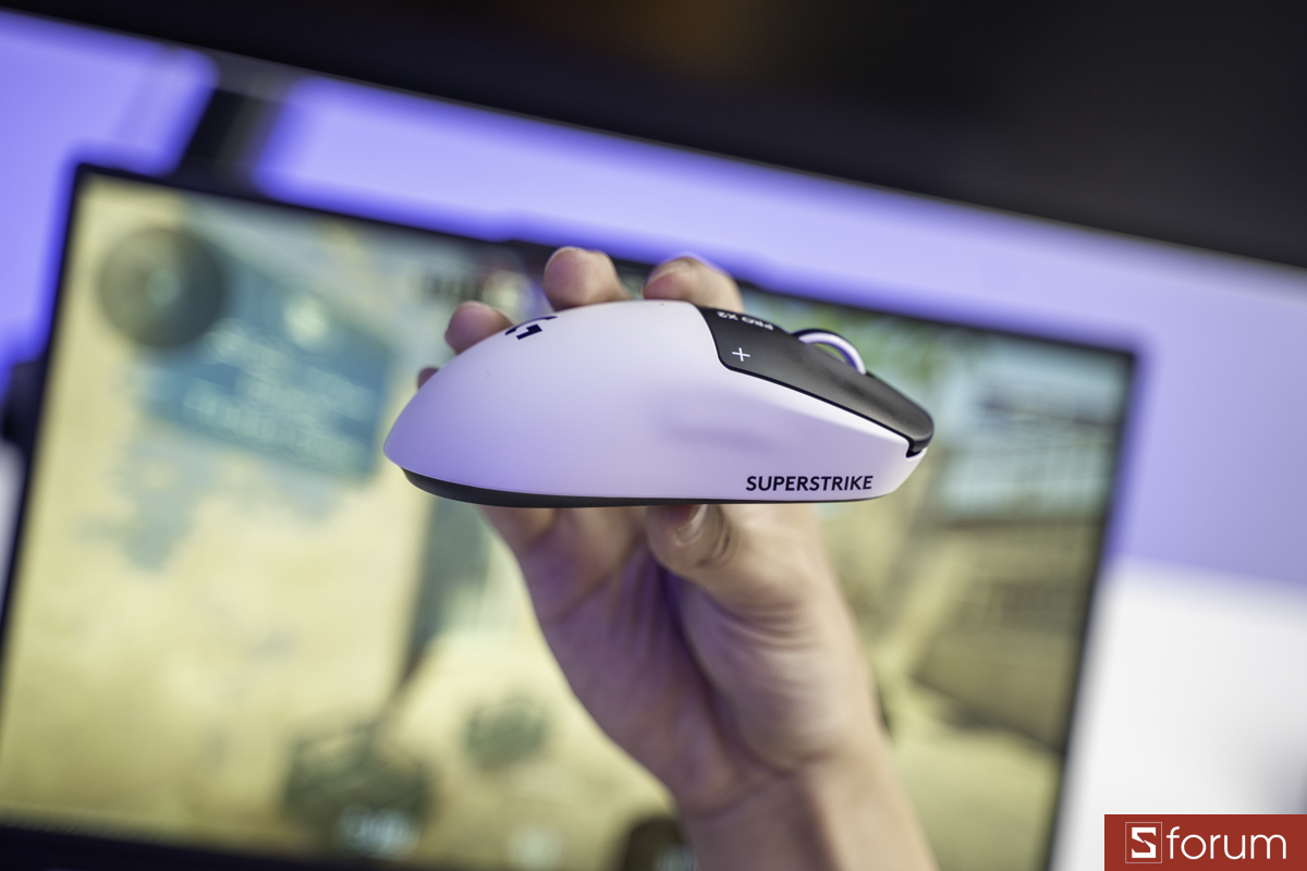 Logitech Pro X2 Superstrike chỉ nặng 61g