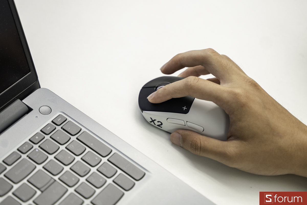 Cảm giác cầm Logitech Pro X2 Superstrike