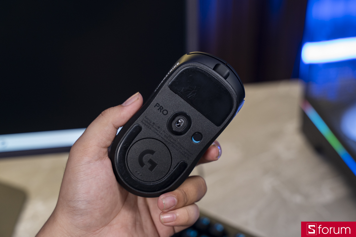 Mặt đáy Logitech PRO X3 SUPERSTRIKE