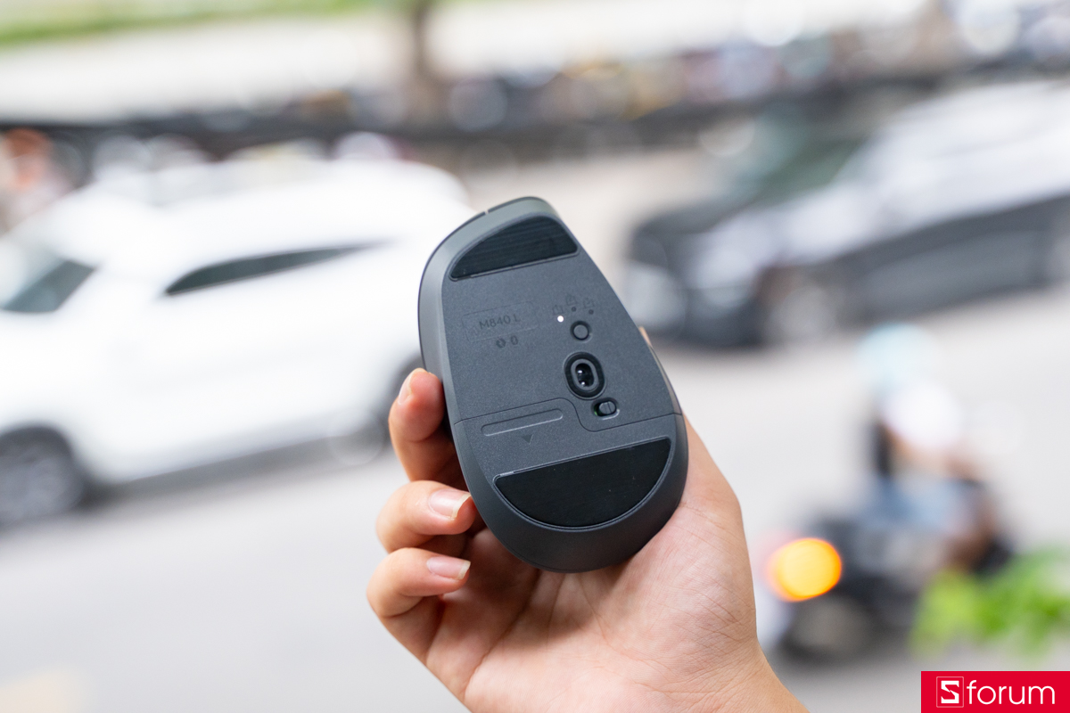 Mặt đáy trên Logitech M840 L