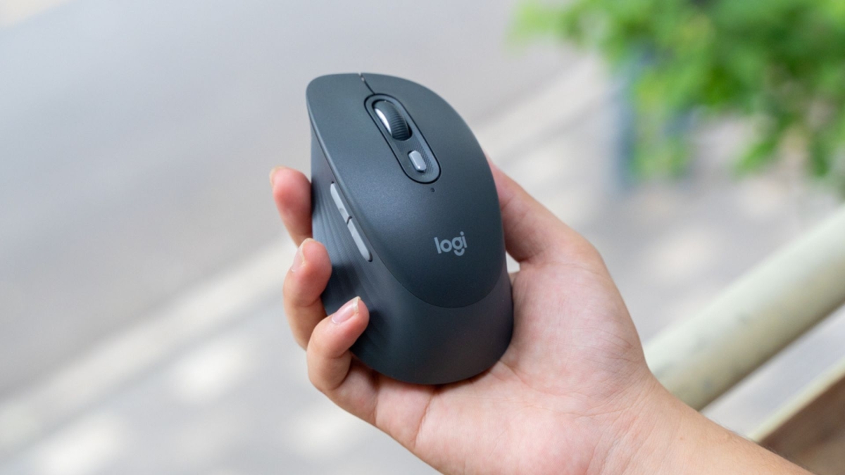 Trên tay Logitech Signature Comfort M840 L: Form dáng công thái học, click êm, "cày" việc cả ngày không mỏi, giá 1.3 triệu