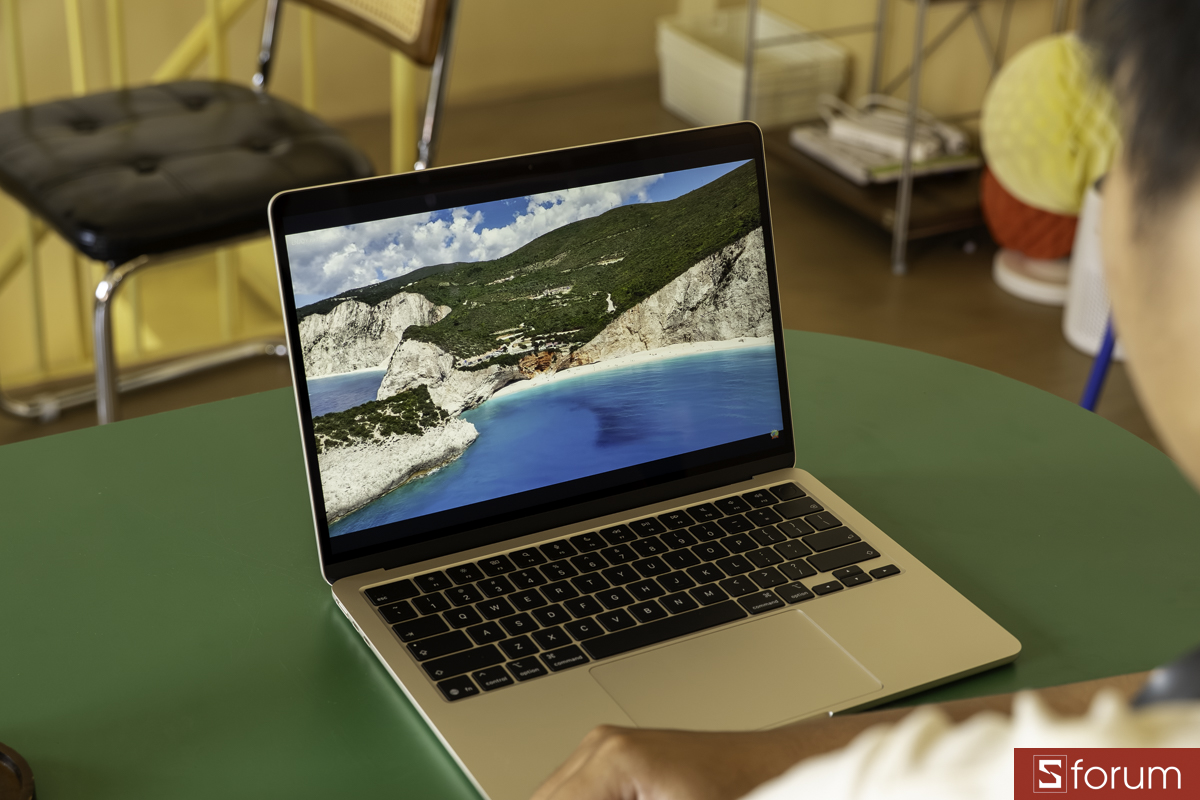 Màn hình MacBook Air M5