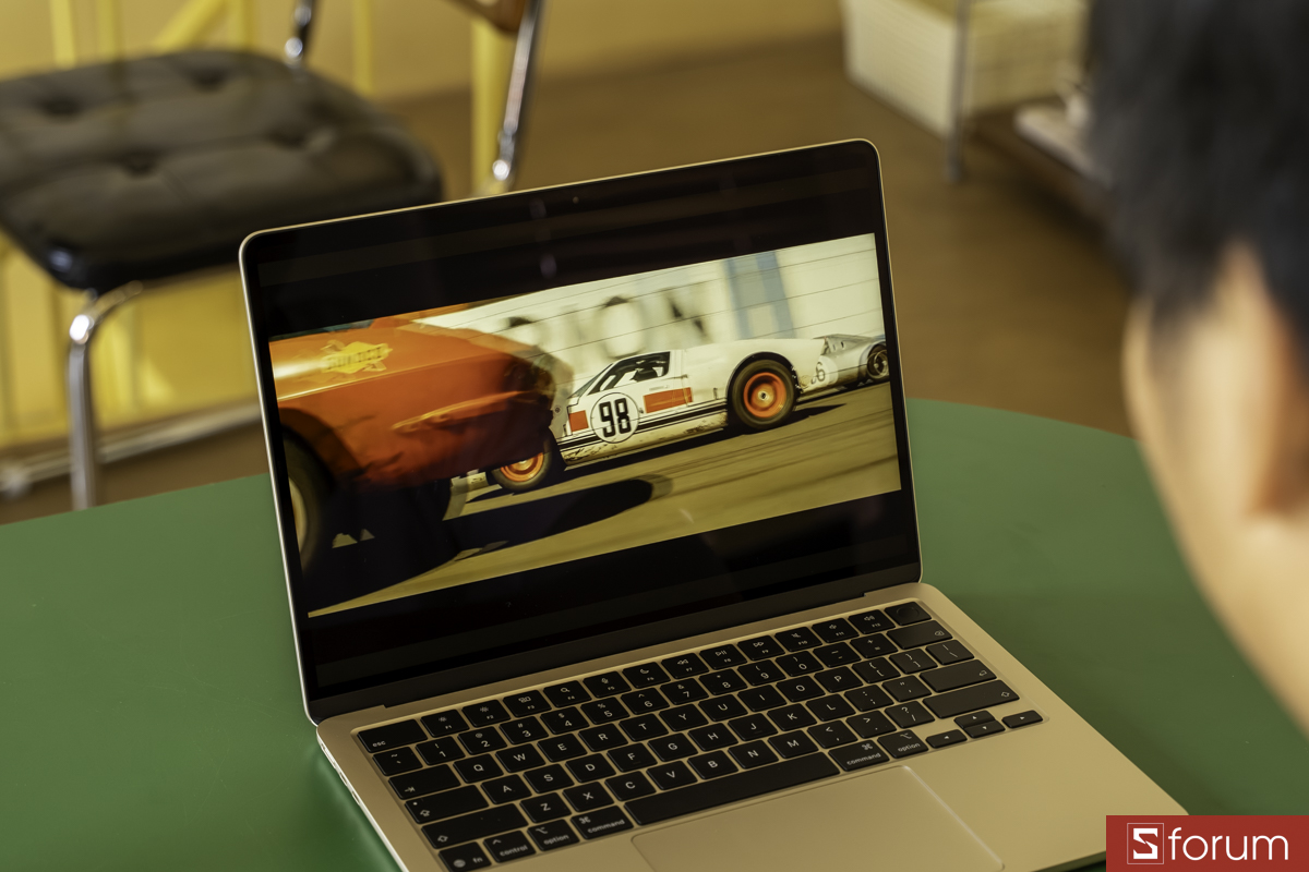 Màn hình MacBook Air M5