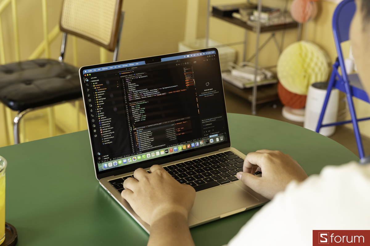 Làm việc với MacBook Air M5