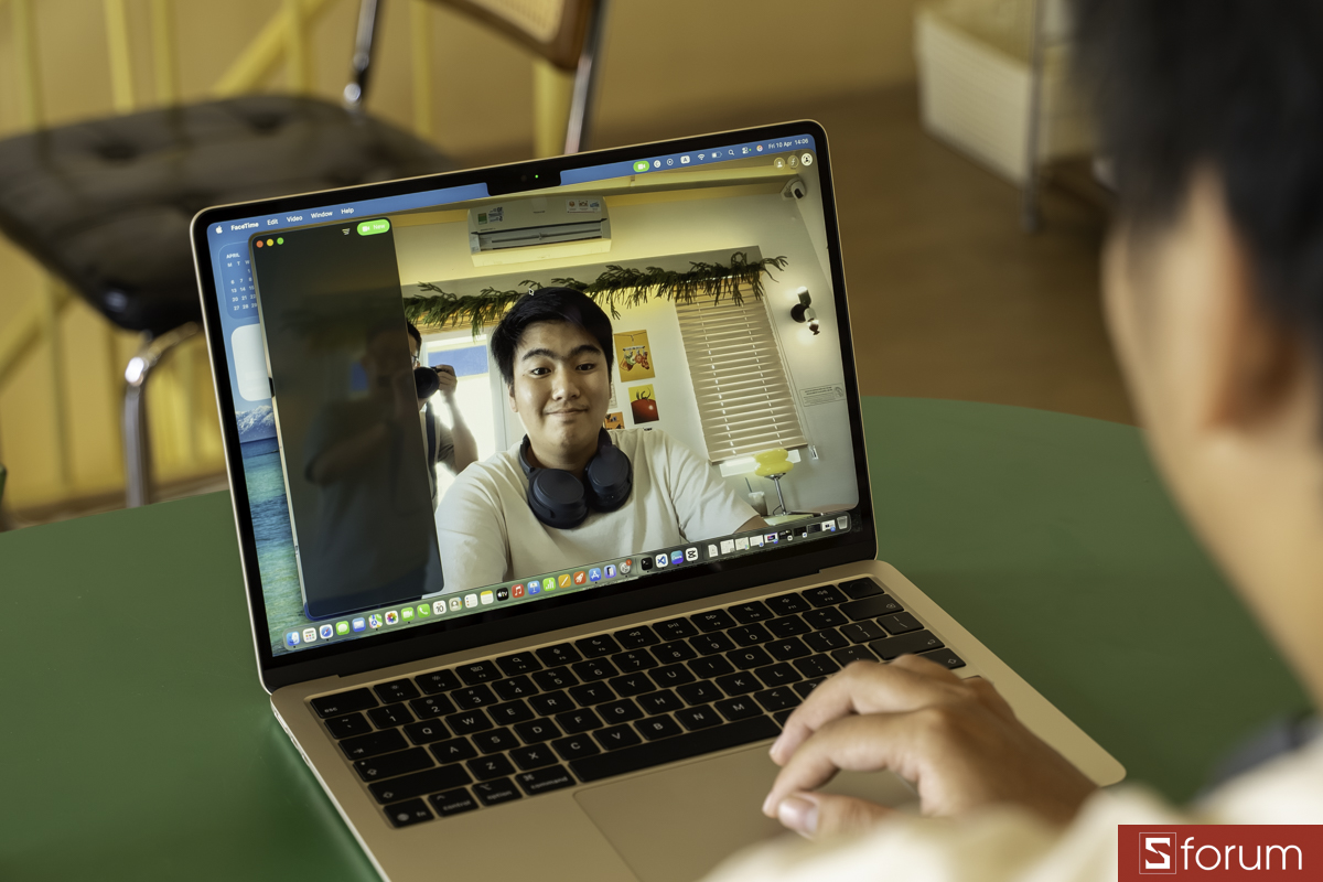 Webcam trên MacBook Air M5