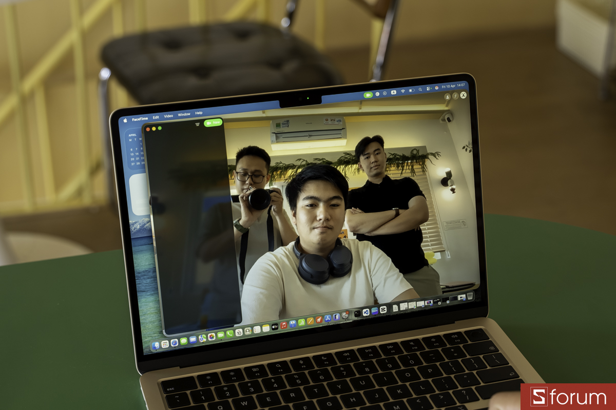 Center Stage trên webcam của MacBook Air M5