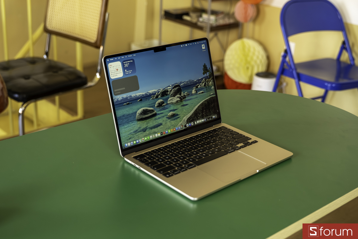 Mở máy MacBook Air M5