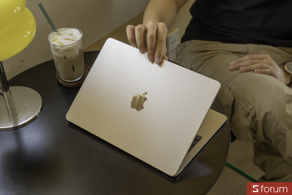 Trên tay MacBook Air M5