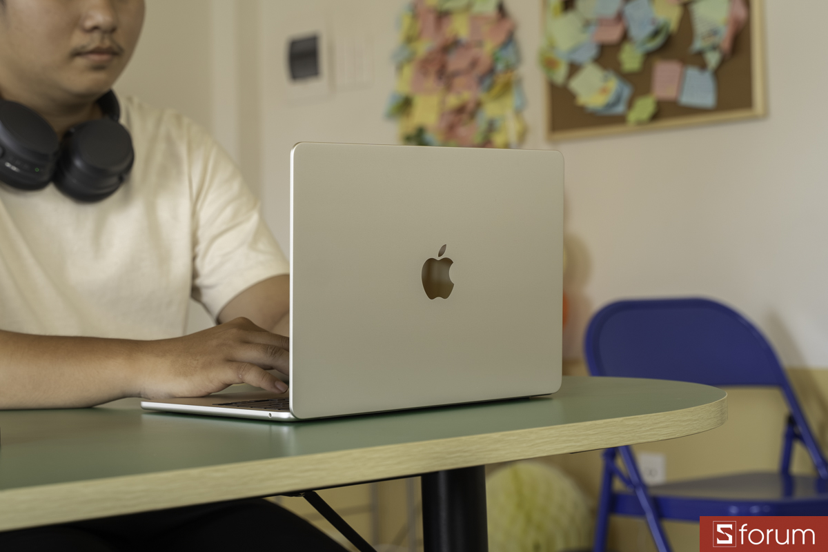 Thời lượng pin trên MacBook Air M5