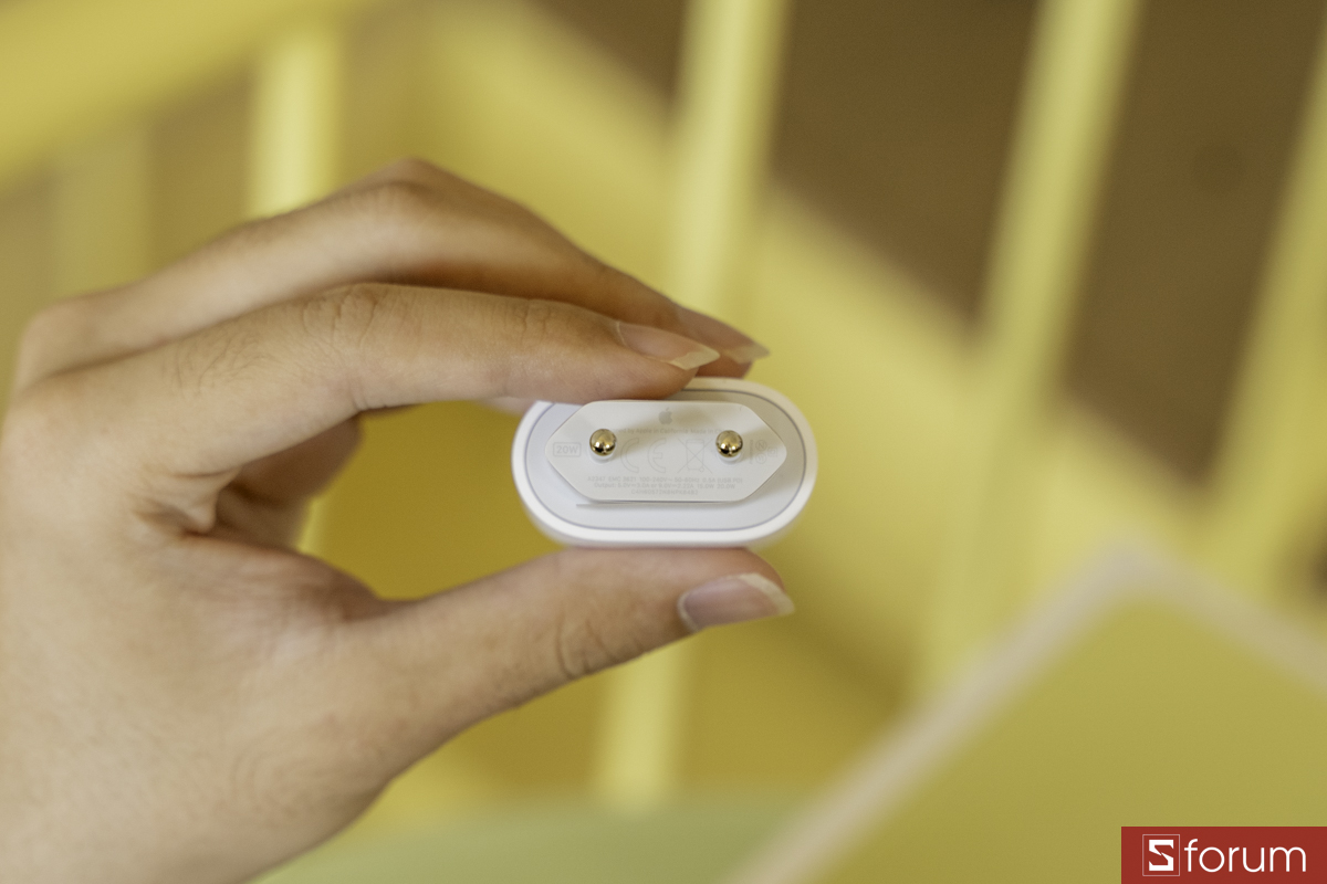 Củ sạc 20W kèm theo MacBook Neo