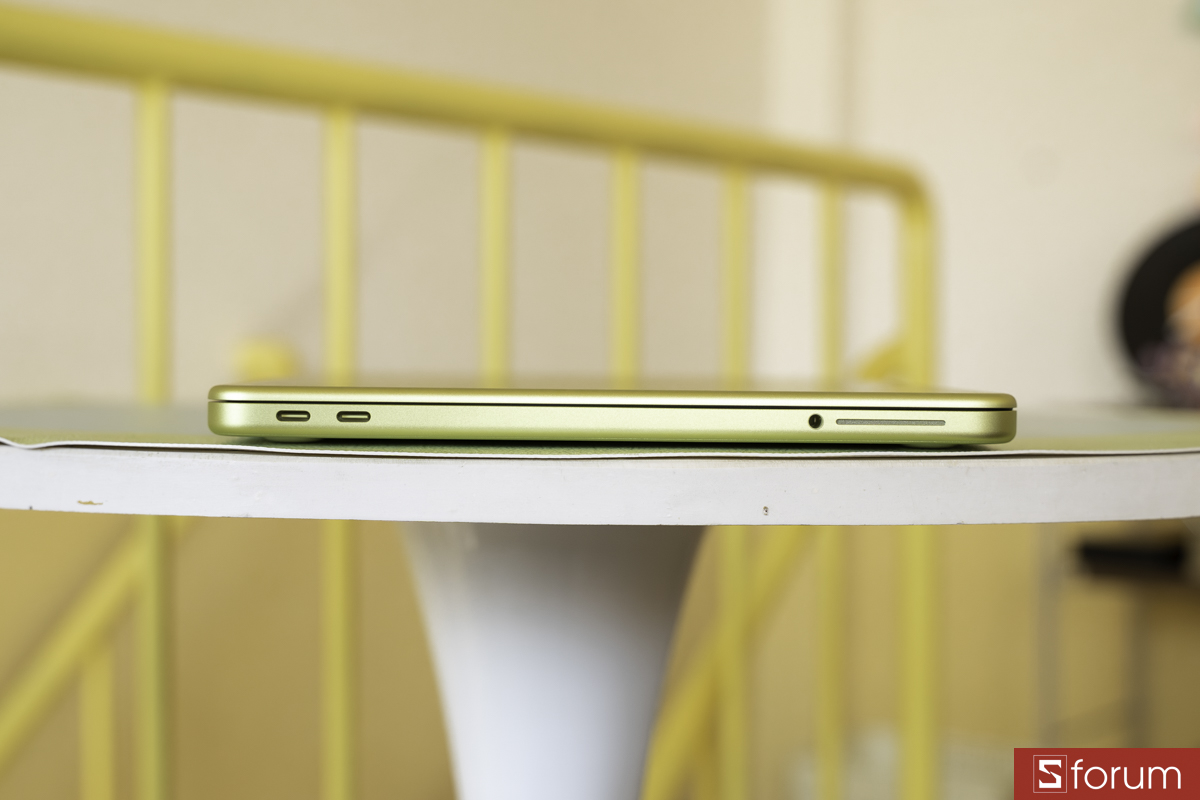 Cổng kết nối trên MacBook Neo