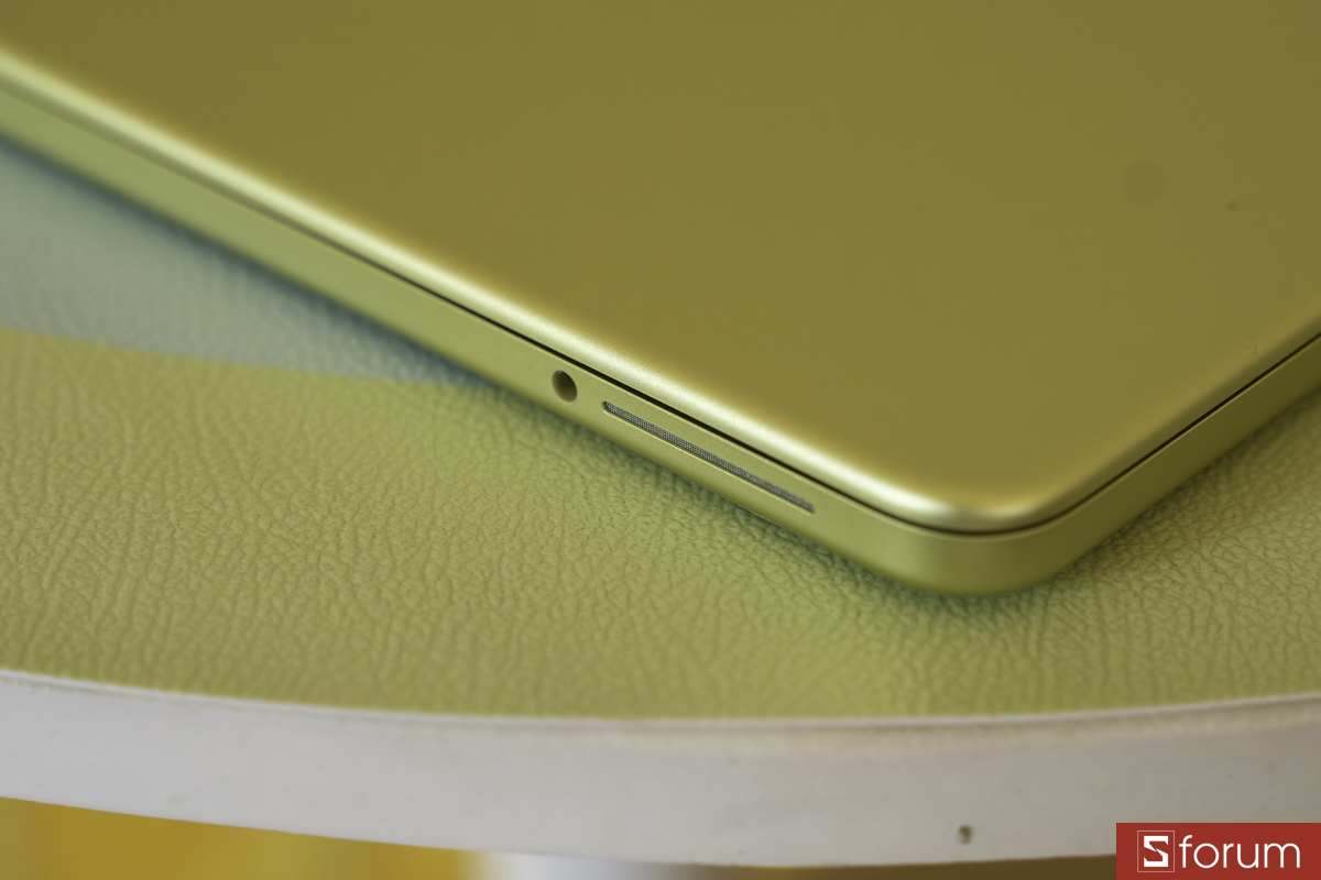 Cổng kết nối trên MacBook Neo