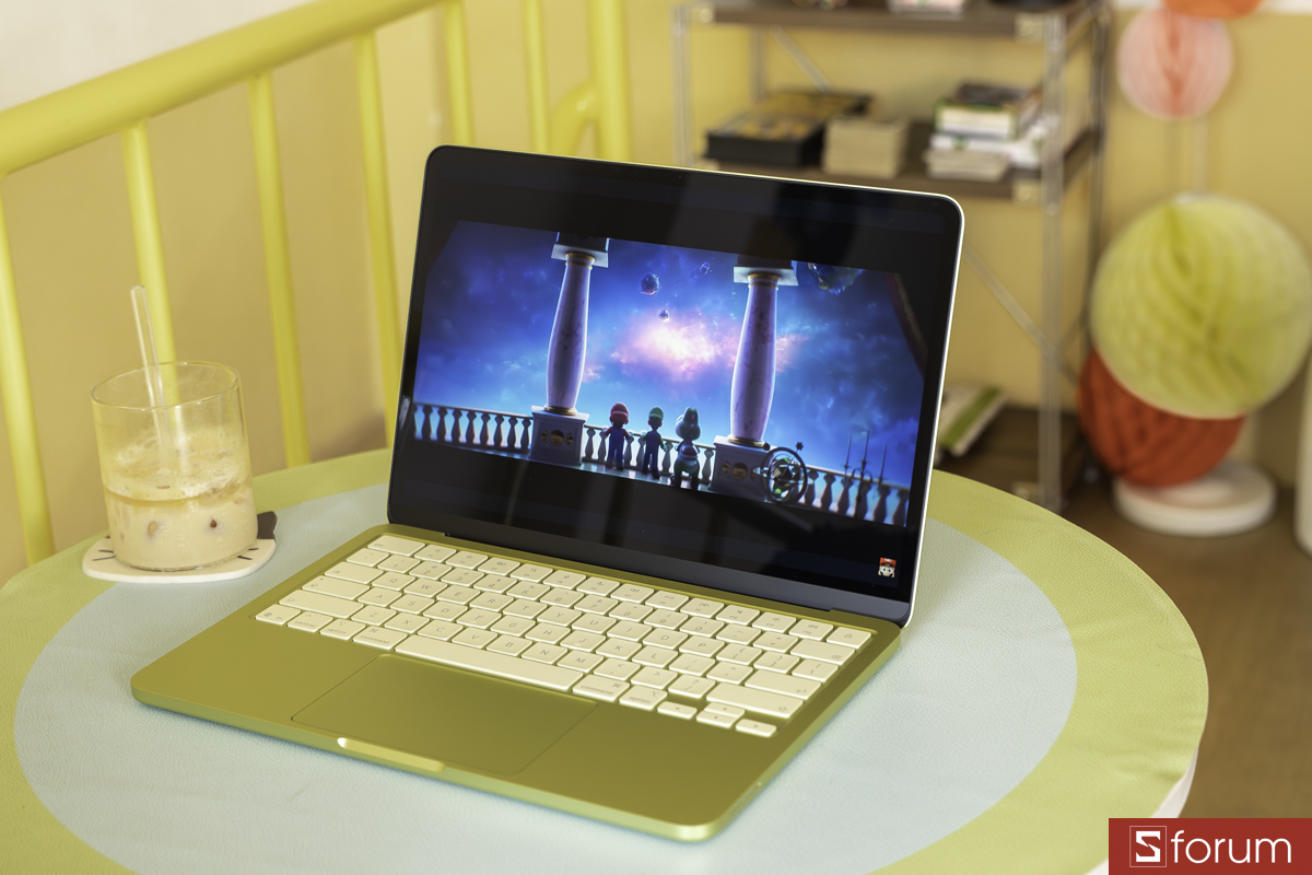 Xem phim cùng MacBook Neo