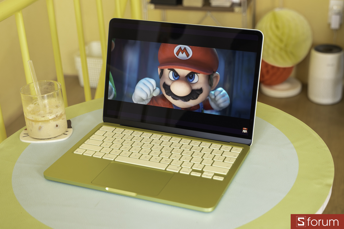 Trải nghiệm màn hình MacBook Neo