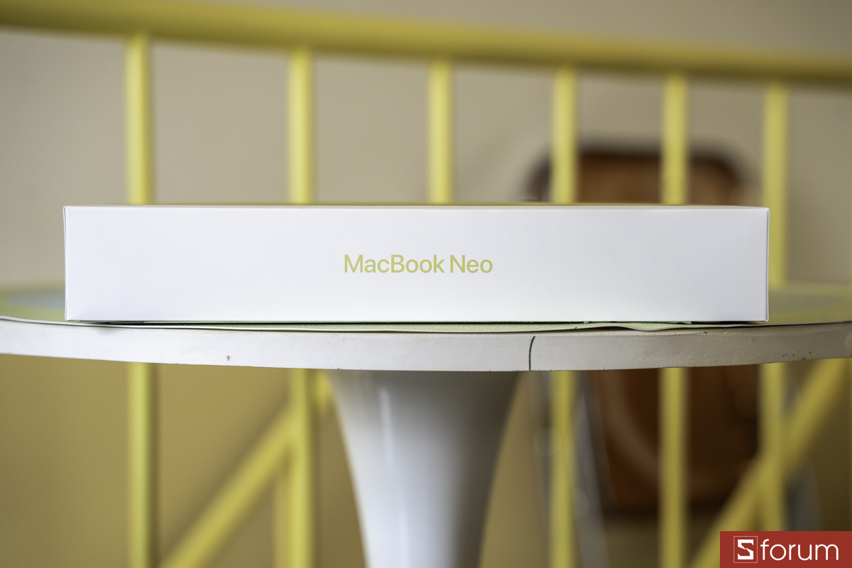Mở hộp MacBook Neo