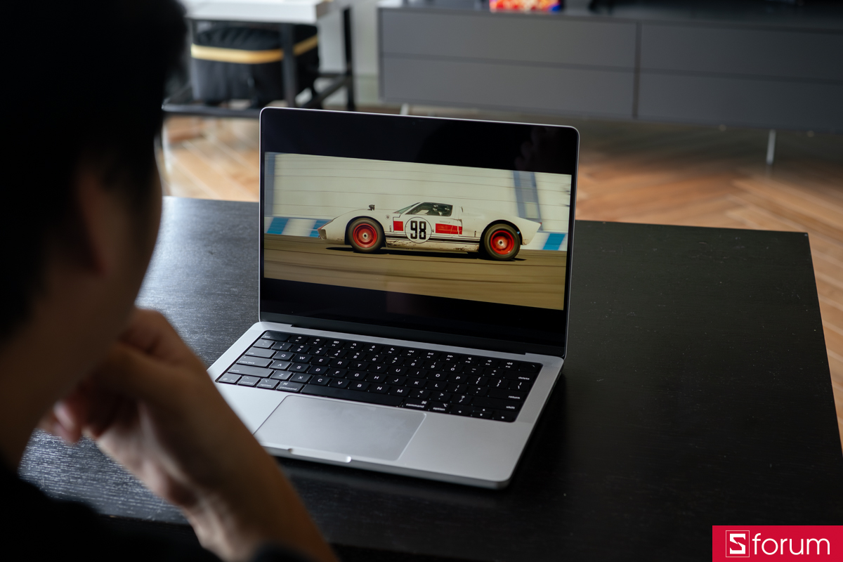 Màn hình Liquid Retina XDR tái tạo màu sắc tốt